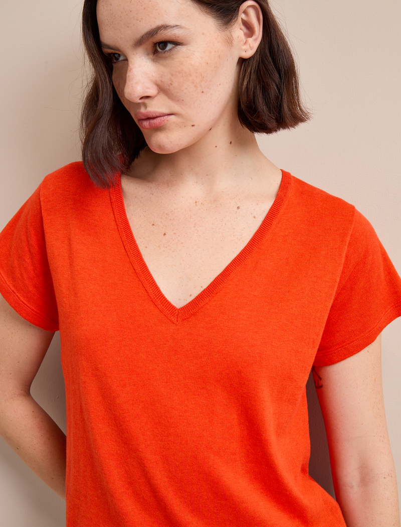 Madison Linen Blend V Neck Knit T-Shirt - Vermillion Red